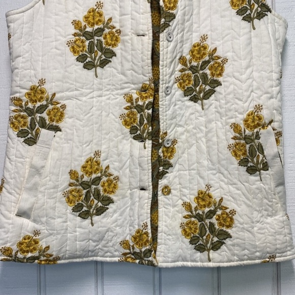 Quilted Floral Reversible Vest Boho
Handmade Free People Inspired Festival - Picture 3 of 9